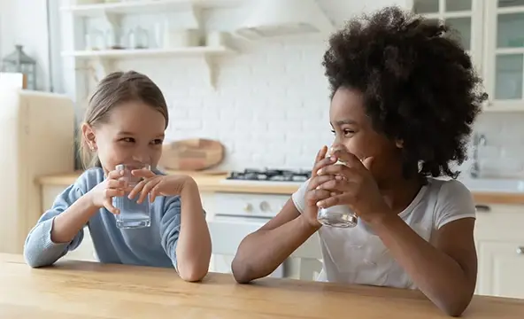 <img width="200" alt="Reasons homes kitchen family 3" src="https://culligan.pt/wp-content/themes/culligan-emea/img/four-reasons-module//reasons-homes-kitchen-family-3.webp" /> Reasons homes kitchen family 3
