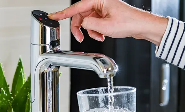 <img width="200" alt="Reasons zip hydrotap classic plus 2" src="https://culligan.pt/wp-content/themes/culligan-emea/img/four-reasons-module//reasons-zip-hydrotap-classic-plus-2.webp" /> Reasons zip hydrotap classic plus 2