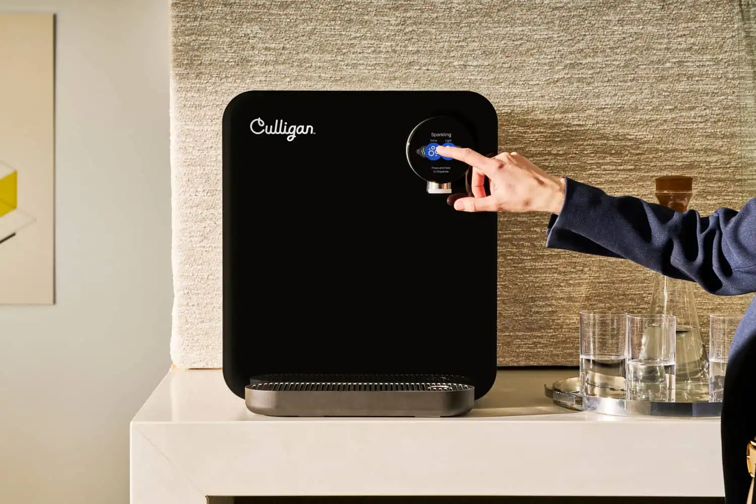 O dispensador de água purificada de bancada Purity Advanced tem a tecnologia Firewall® UVC para garantir uma água mais limpa.